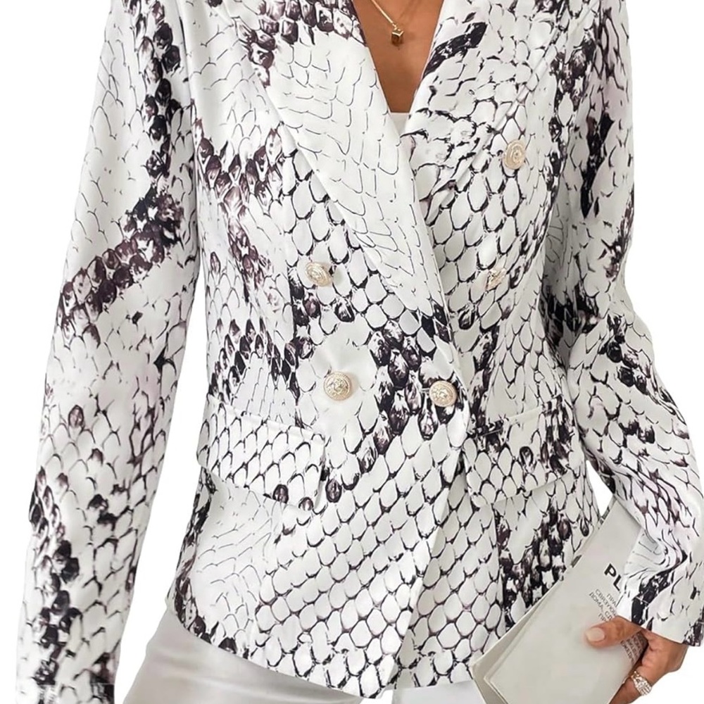 Chic Black and White Fitted Blouse with Notched Collar
